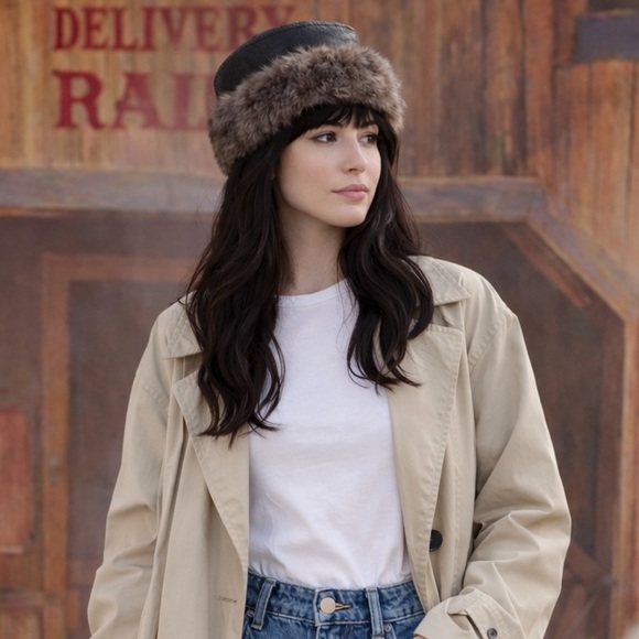 Vintage Accessories - Vintage Hides in Hand Leather & Faux Fur Hat